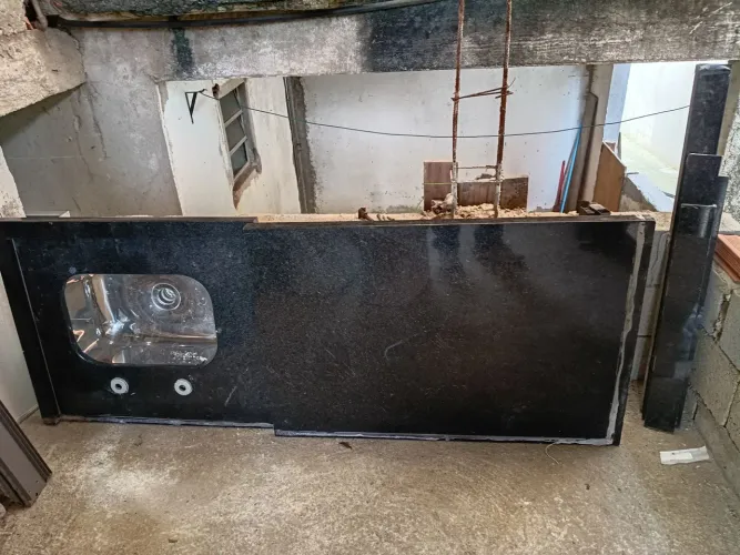 Pia de cozinha granito verde Ubatuba 1,70 x 0,65 com área seca