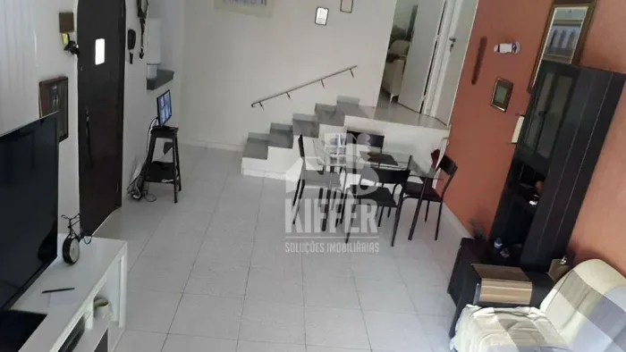 Casa à Venda em Copacabana com 8 Quartos, 3 Suítes e Vista para o Mar