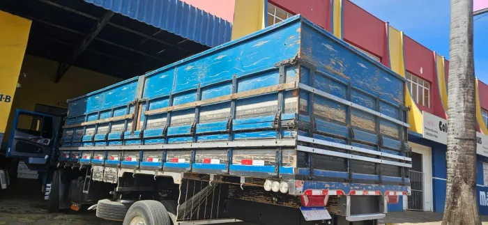 Atenção! Carroceria com graneleira para caminhão touco,  comprimento 6. 90 mtrs.