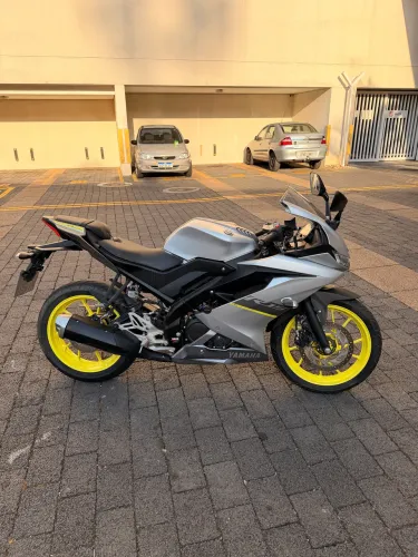 Moto Yamaha YZF R15 2024/2024