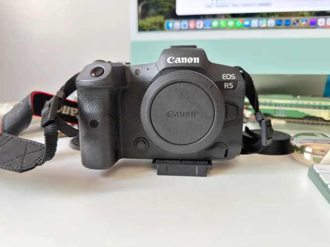 Canon EOS R5