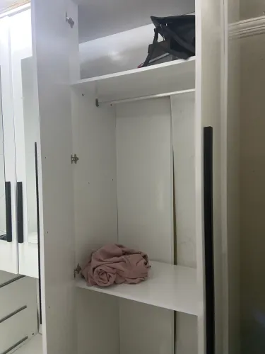 Guarda roupa/novo, com avarias