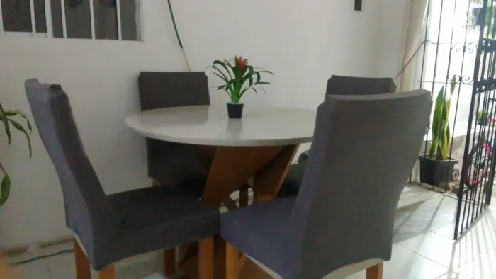 Mesa 4 cadeiras