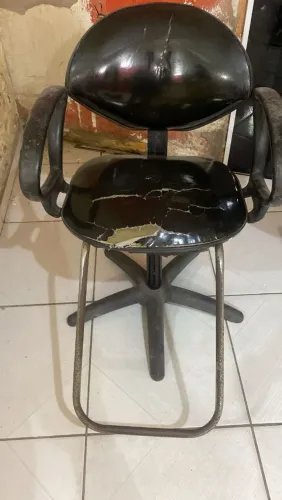 Vendo cadeira para salão de beleza / escritório 