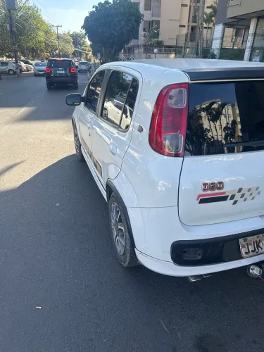 Fiat Uno Sporting 1.4 EVO Fire Flex 8V 4P 2012