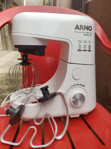 Batedeira Arno 