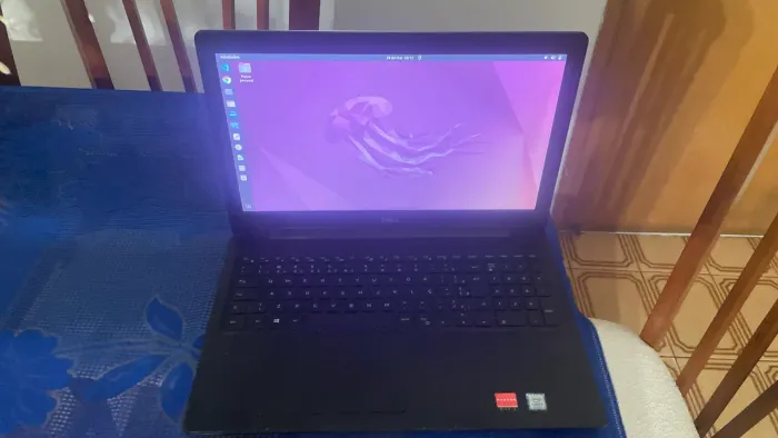 Dell Inspiron 3583 i5 8ª Geração | 8GB RAM | SSD 256GB + HD 2TB | Radeon 520 2GB