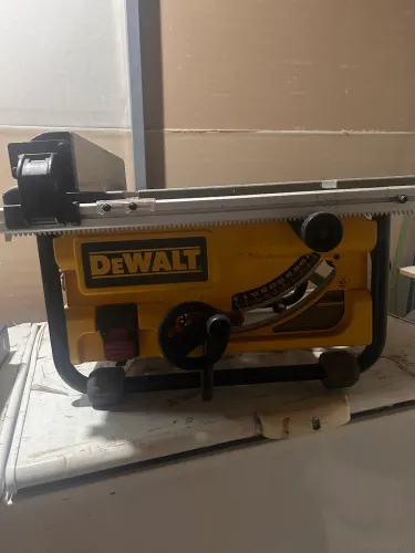 Vendo serra de bancada DEWALT 