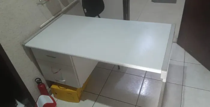 Mesa de escritório 3 gavetas