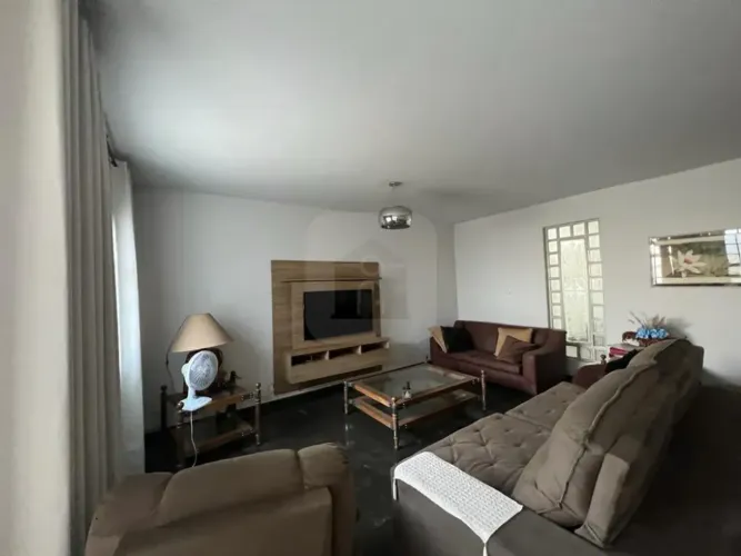 Casa para locação - venda no bairro Centro.