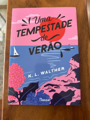 Uma tempestade de verão livro 