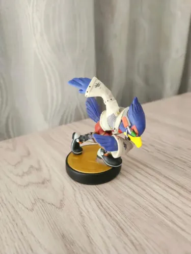Falco Lombardi StarFox Amiibo