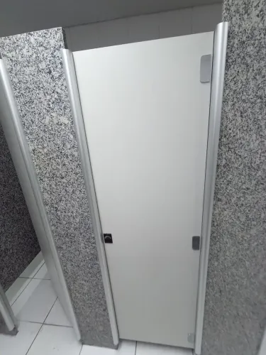 Porta para banheiro 56cmx1,90m completa