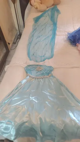 Desapega vestidos Frozen entre outros 40 reais 