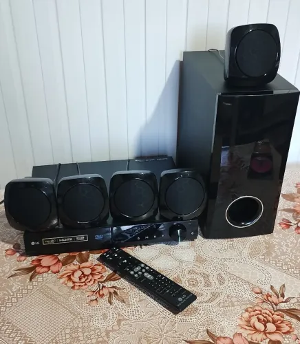 Home Theater LG 5.1 canais semi-novo tudo funcionando perfeitamente.
