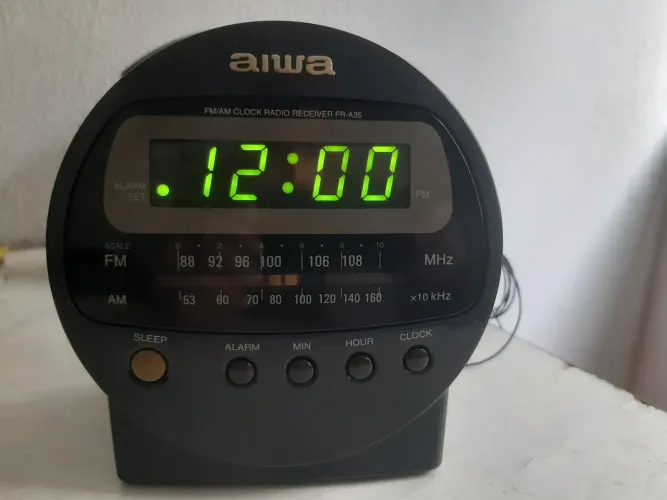 Rádio e Despertador Aiwa Novíssimo por 99reais em Vila Isabel 