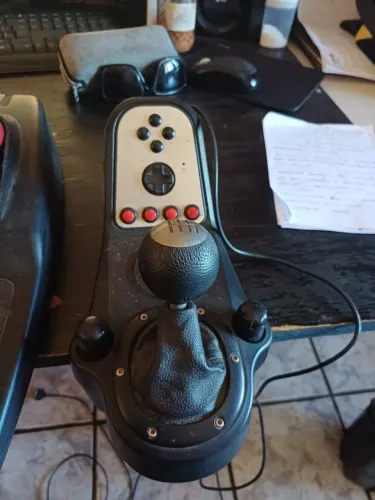 Volante Logitech G27 Usado