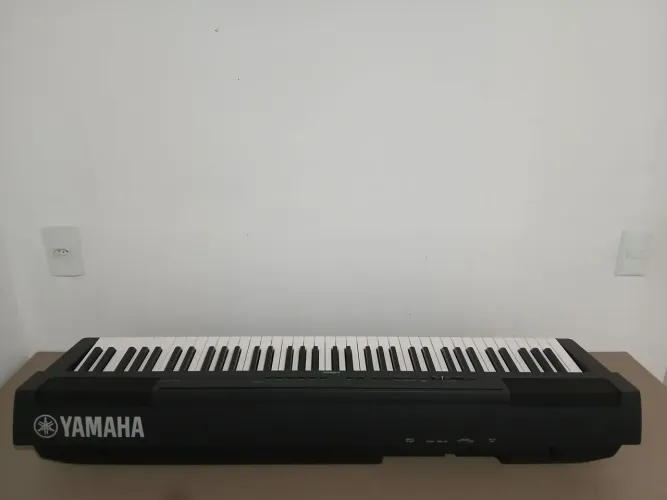 Piano yamaha p121