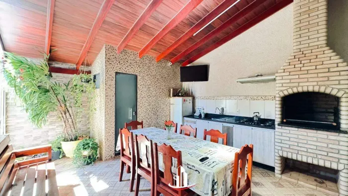 Casa à venda no bairro Cidade Nova, sendo 3 quartos com uma suíte, 3 vagas de garagem, coi