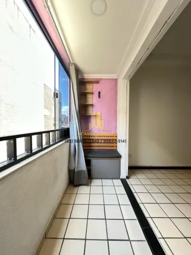 Apartamento com 2 quartos, suíte, varanda e móveis projetados