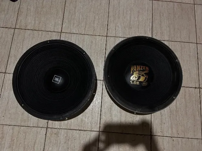 Auto falante de 18