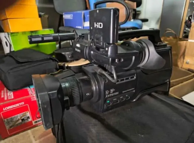 Filmadora Sony hxr mc 2000 aceita troca por moto 
