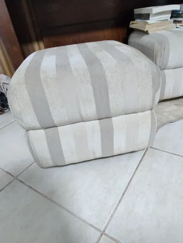 Puff estofado clássico quadrado
