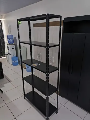 PRATELEIRAS COM 4 E 5 BANDEJAS DE FERRO NOVAS
