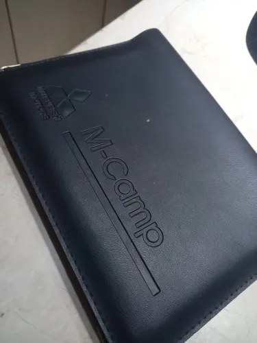 Manual e triangulo do Mitsubishi Airtrek