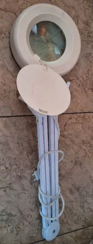 Luminária com lupa articulada de bancada