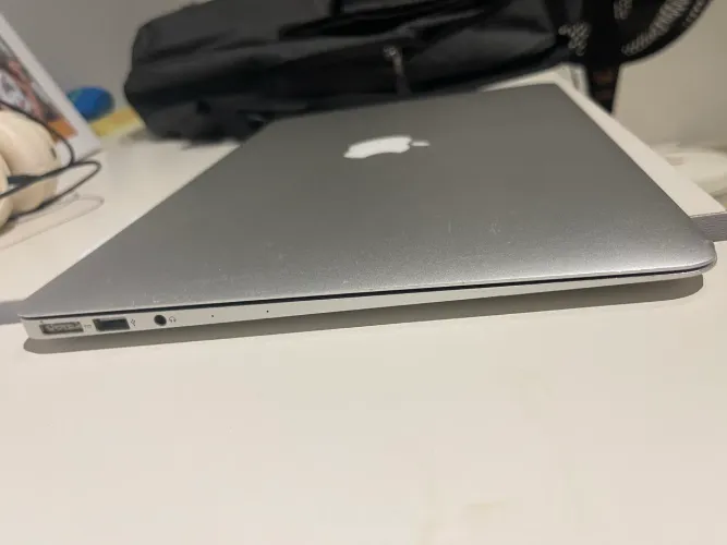 Macbook Air 2017 i5 8gb ram