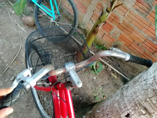 Vende-se está bicicleta usada,mais conservada,marcas de uso normal.no valor de 270,