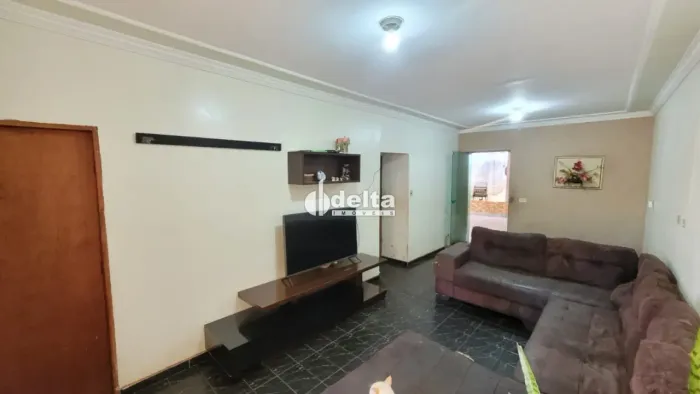 Casa com 3 quartos disponível para venda no bairro Minas Gerais em Uberlândia-MG
