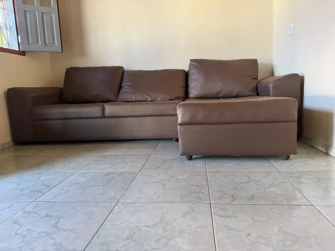 Vendo sofá confortável e em ótimo estado e qualidade.