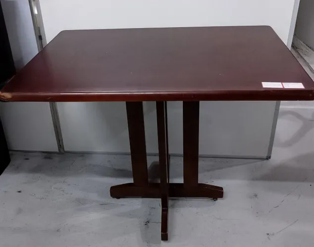 Mesa Para Restaurante/Bar - Para Escritório <br>Medidas: 90x68cm <br>Altura: 80 cm <br>R$250,00