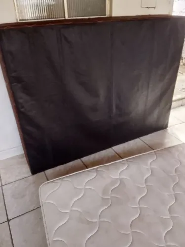 Cama semi nova