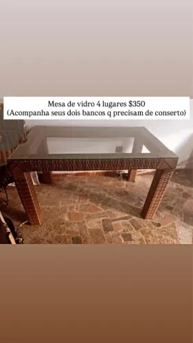 Mesa com tampa de vidro