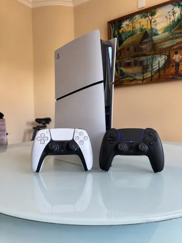 Ps5 Slim Digital de 1 TB com dois controles