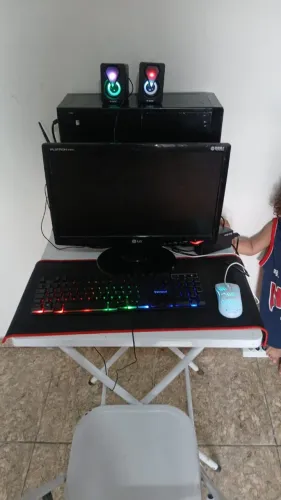Computador com Monitor Gabinete Mouse Teclado e Acessórios Funcionando