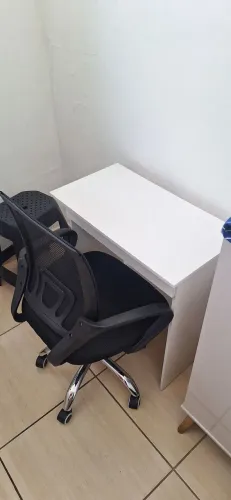 Escrivaninha com cadeira 