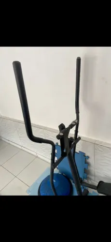 Elíptico e bicicleta 