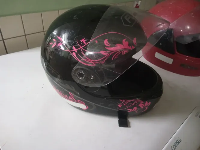 Vende se capacete