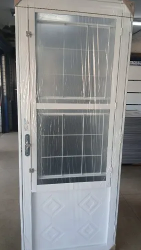 PORTA DE FERRO COM VIDRO E GRADE BRANCA - 1 FOLHA A VISTA R$799,90