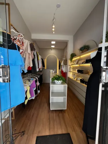 Passa-se Loja de Roupas e Acessórios Completa - Centro de Catalão/GO 