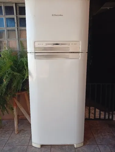 Vende-se Geladeira Eletrolux Frost Free DF46