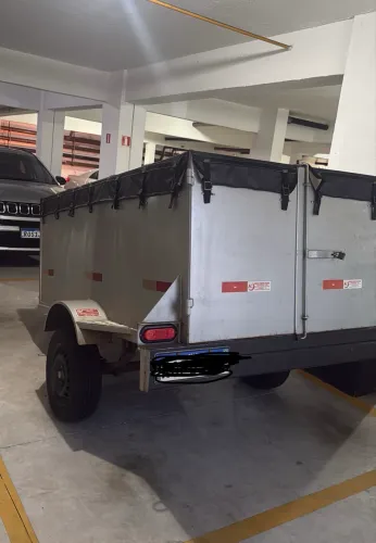 VENDO CARRETINHA REBOQUE TIPO BAÚ