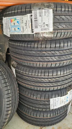Kit com 4 Pneus Aro 15 185/65R15 Continental 88H TL UltraContact Novos