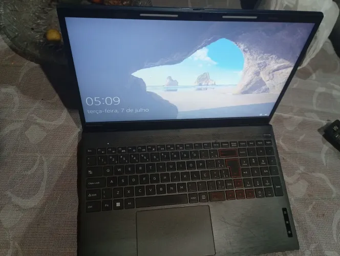 Vende-se esse notebook positivo c14 semi-novo