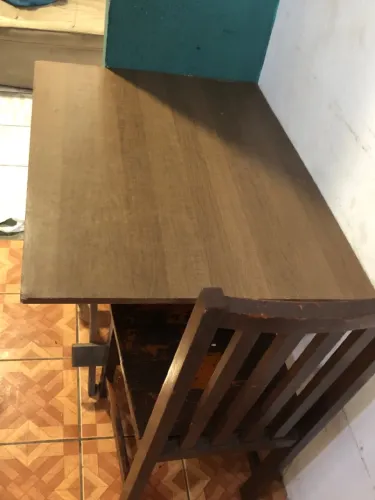 Mesa com 3 cadeiras