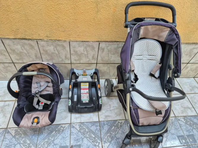 Carrinho de bebê Chicco Bravo com bebê conforto e base Keyfit
